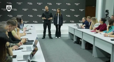 Міноборони обіцяє виробникам зрозумілі правила та обговорює експорт зброї
