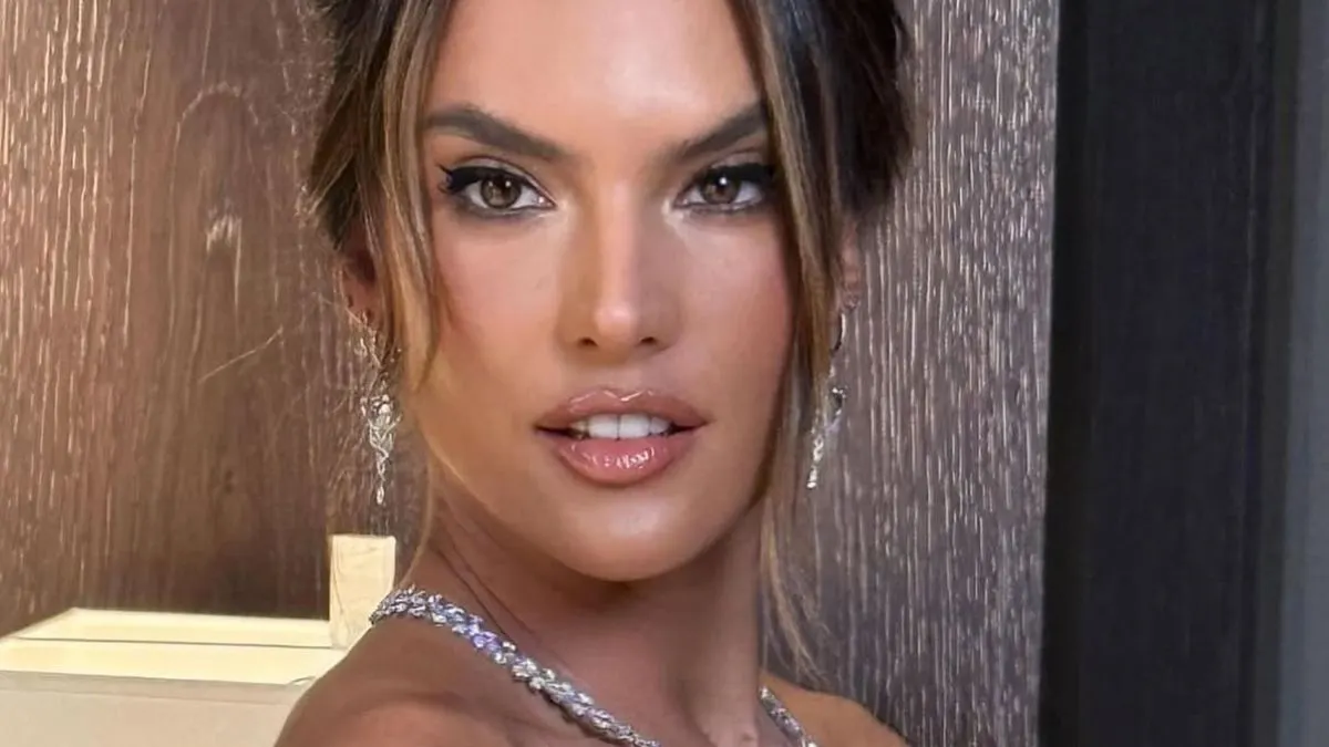 «Ангел» Victoria's Secret Алессандра Амбросіо сказала «так»: освідчення на індонезійському острові