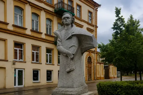 Литва хоче замінити Ломоносова на Шевченка у шкільній програмі