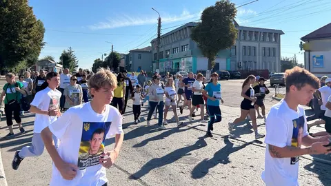 «Біжу за свого героя»: як у Жашкові вшанували полеглих воїнів
