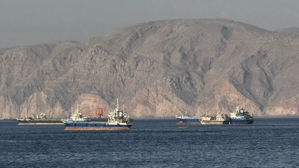 США зупинили судно Vela Nova біля берегів Ірану: гелікоптер випустив ракети