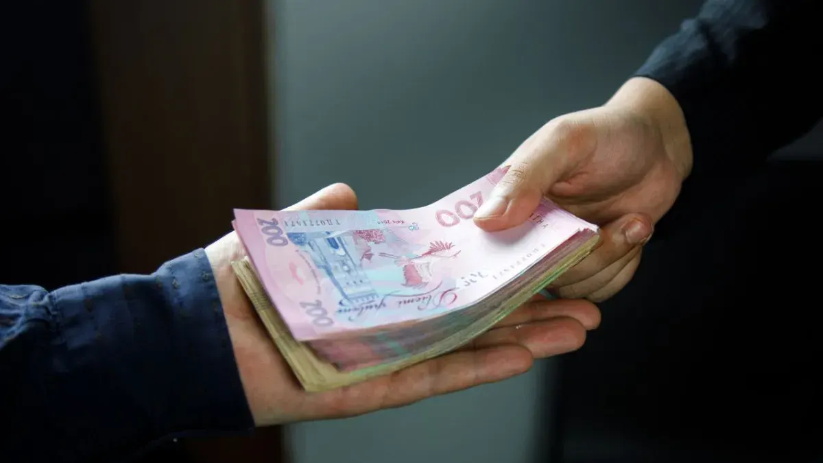 Українцям підняли зарплати: хто отримує найбільше та де найвища конкуренція