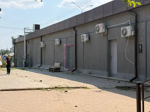 У Миколаєві власники самі демонтували незаконний паркан біля «Соборної»