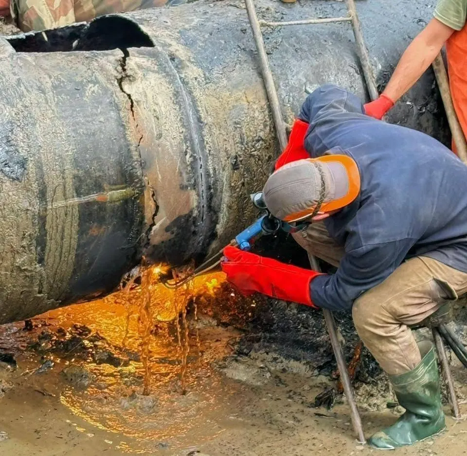 Під Львовом полагодили водогін, який рветься щотижня: цифри вражають