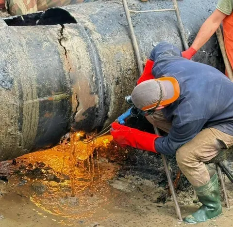 Під Львовом полагодили водогін, який рветься щотижня: цифри вражають