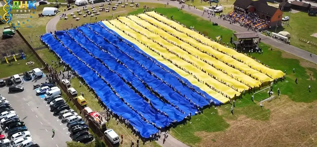 На Волині розгорнули найбільший прапор України: рекорд зафіксували офіційно