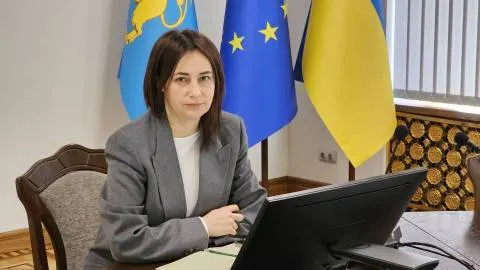 Очільниця архітектури Львівщини отримала 60 тисяч і віддала майже все на допомогу