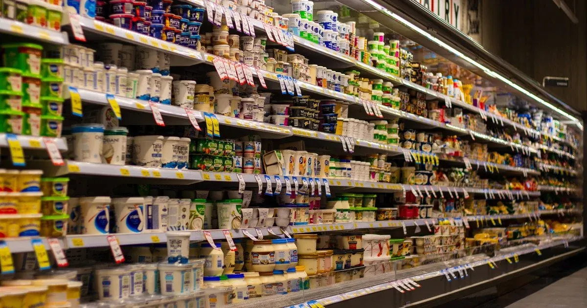 Чи зникнуть продукти з полиць: що відбувається зі складами і цінами