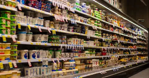 Чи зникнуть продукти з полиць: що відбувається зі складами і цінами