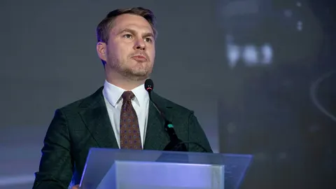 Кравченко підписав підозру Кривоносу та виїхав за кордон: що сталося