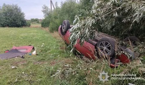 На Львівщині водій Audi A4 злетів у кювет: троє у лікарні