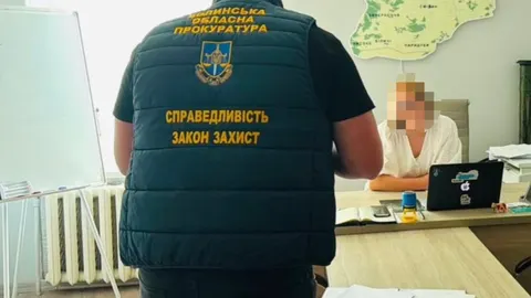 Голова громади на Волині пішла у відставку після підозри у незаконній порубці лі