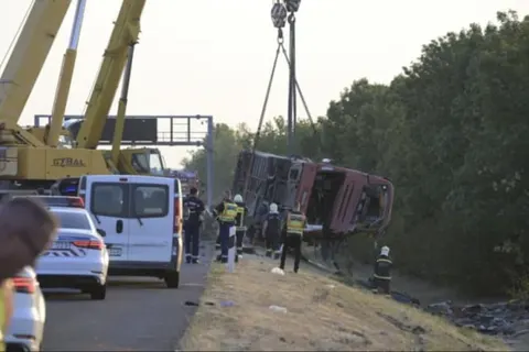 Смертельна ДТП в Угорщині: автобус з туристами перекинувся, 12 загиблих