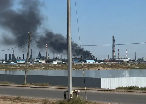Пожежа на Атирауському НПЗ: завод працює штатно