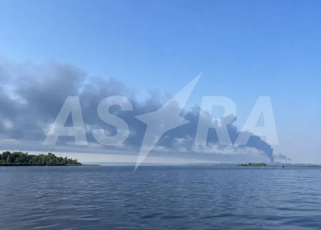 У Росії горить Сизранський НПЗ після атаки дронів