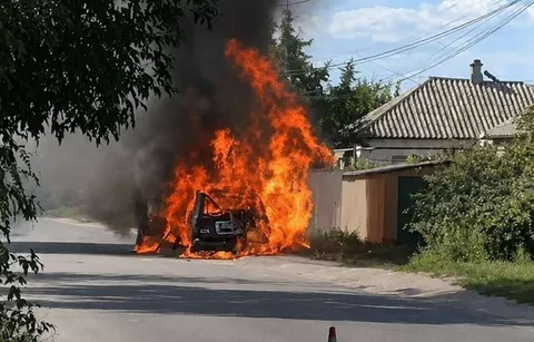 У Дніпрі на Незламній згорів автомобіль: попередня причина — ГБО
