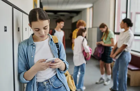Meta обмежить підліткам доступ до соцмереж: що зміниться