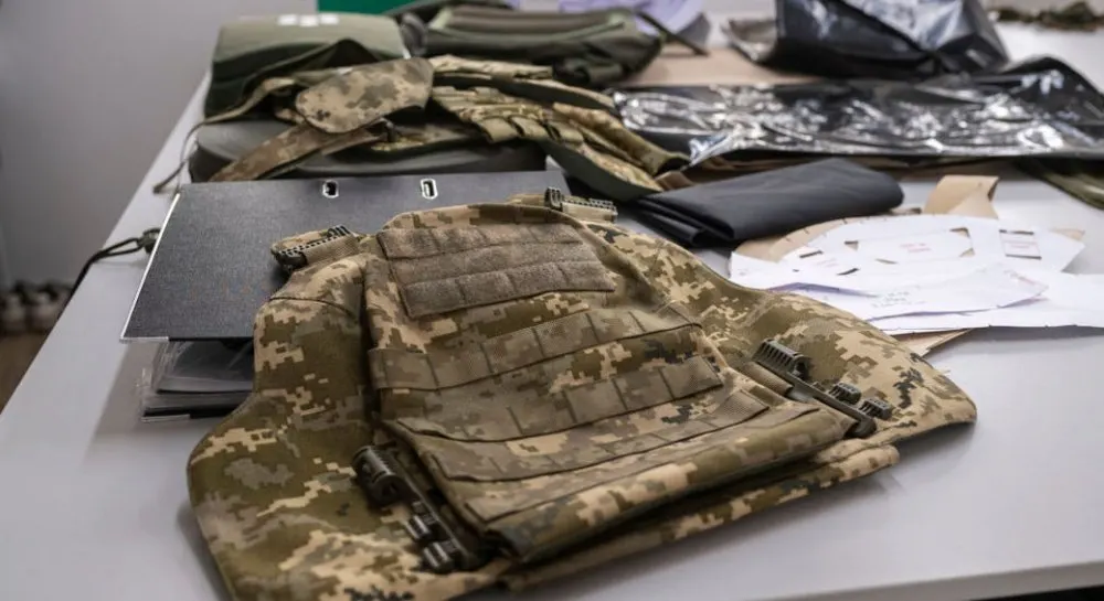 Після зриву шоломів: як «Лідер-НТЗ» тягне з бронежилетами для ЗСУ