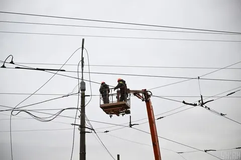 Як Україна готує економіку до зими: генератори, кредити та спільні вежі звʼязку