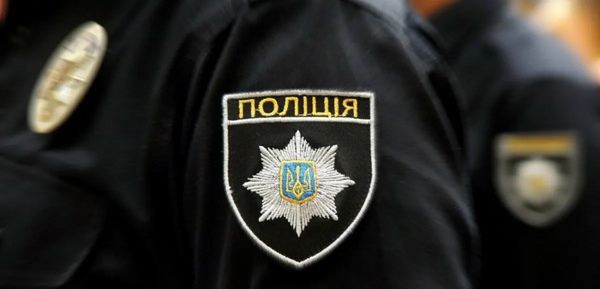 Утікав від поліції до громадського туалету: у Тернополі затримали чоловіка з наркотиками