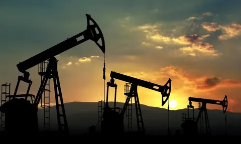 Brent знову понад $100: що коїться з нафтою через удари в Ормузькій протоці