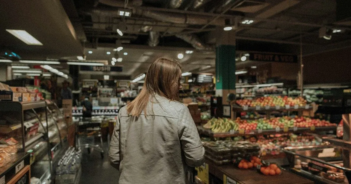 Ціни в супермаркетах злетять на 10–15%: економіст пояснив, чого чекати
