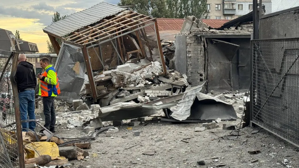 Удар по Дніпру: загиблий у гаражному кооперативі, четверо поранених