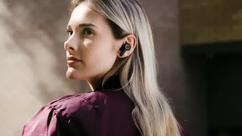 Три альтернативи AirPods: які навушники обійдуться дешевше, але звучать не гірше