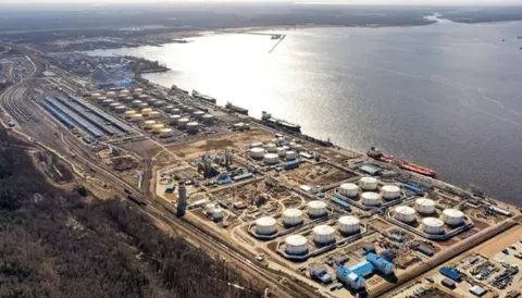 Генштаб підтвердив зупинку двох великих НПЗ у Росії після ударів