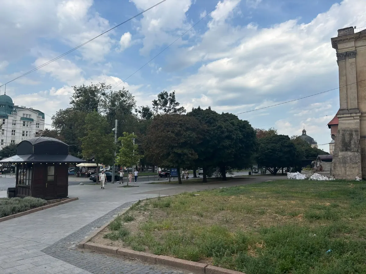 Суд відмовив власникам «Язикатої тещі» у позові щодо ділянки у центрі Львова