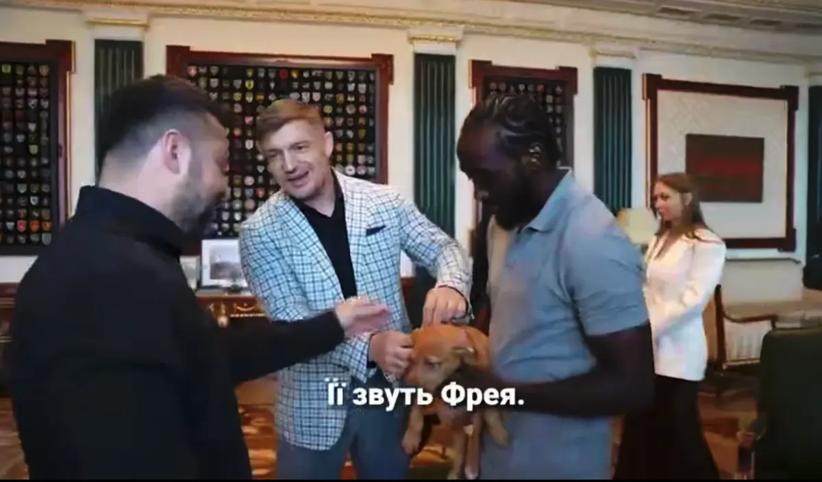Кроуфорд привіз Зеленському цуценя Фрею — на честь системи ППО FREYJA