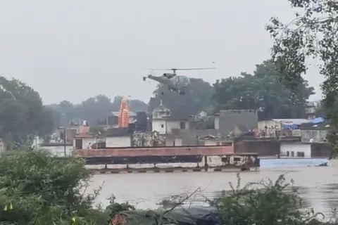 Священне місто в Індії пішло під воду: рятувальники евакуюють людей