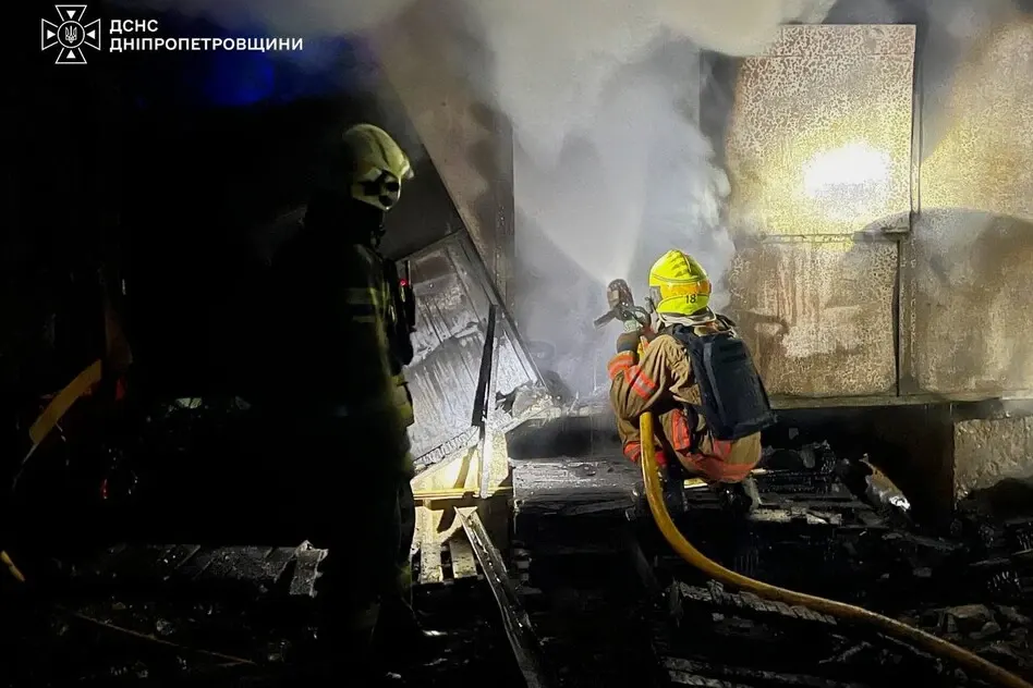Удар по ТРЦ на Дніпропетровщині: пожежу ліквідовано, жертв немає