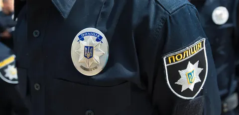У Кам'янському поліція наїхала на чоловіка, який ліг під колеса