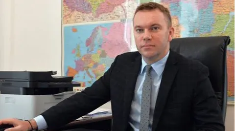 Суд узяв під варту експосадовця МЗС Банькова: справа про розкрадання допомоги