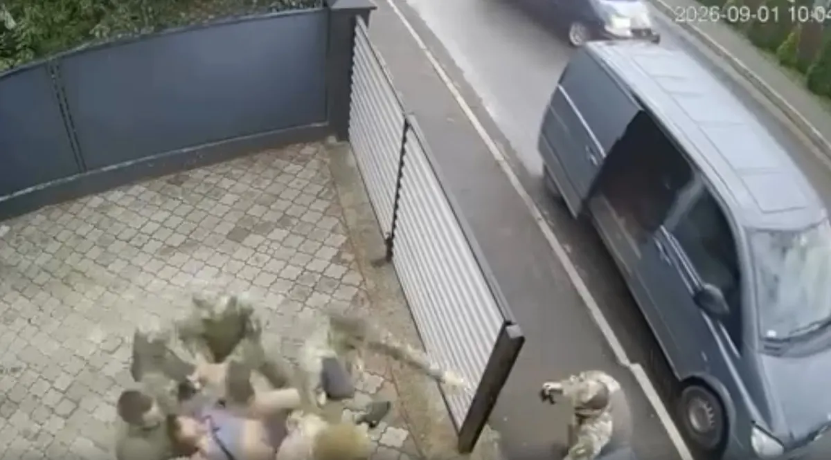 У Ковелі військові винесли чоловіка з чужого подвір’я: ТЦК пояснив ситуацію