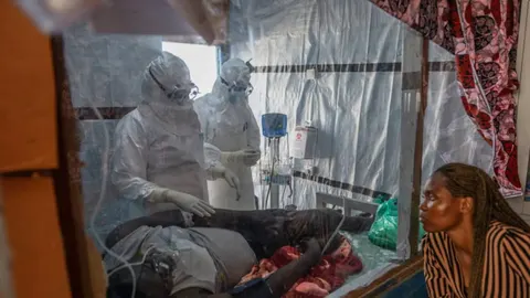 Ебола в Конго: майже 1800 загиблих, медики шукають нову стратегію