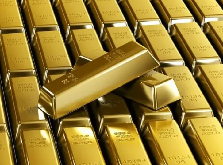 Золото дешевшає: що відбувається на ринку і чому ФРС може підняти ставку
