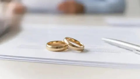Майно подружжя: як оформити свідоцтво на частку та розпоряджатися нею