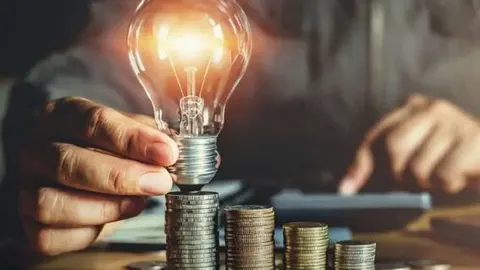 Тариф на світло у жовтні: скільки платитимемо та як зекономити