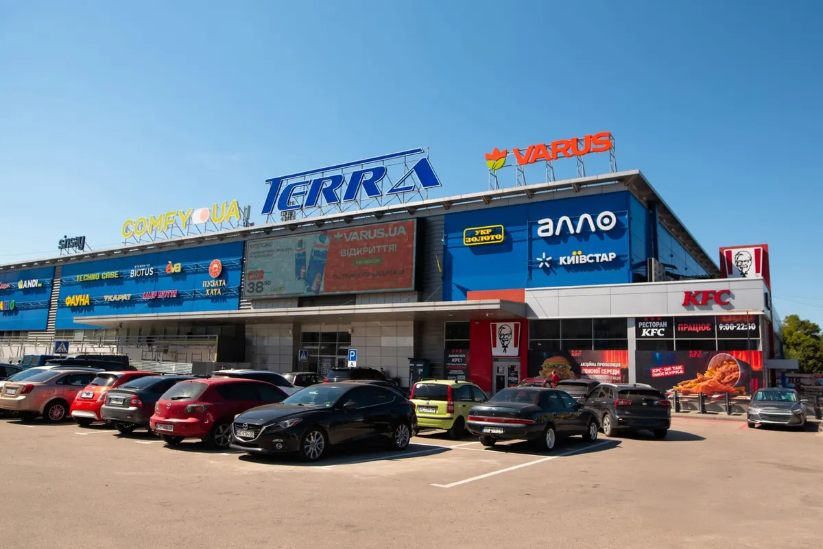 У Дніпрі відкрився оновлений VARUS: готова їжа, кава та зона відпочинку