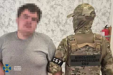 Зрадив свою частину та стежив за АЗС: СБУ затримала "крота"
