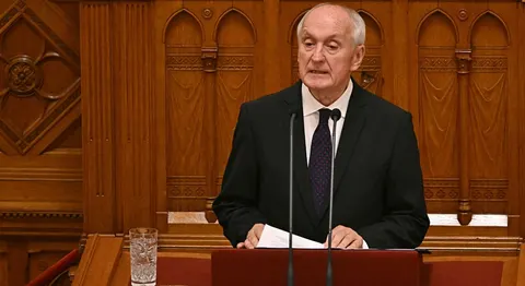 В Угорщині новий президент: суддя, який критикував Орбана, склав присягу