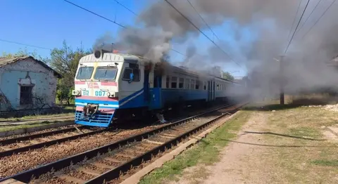 Обстріл електрички на Харківщині: двоє пасажирів тяжко поранені
