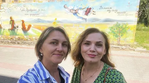 У Ковелі створили мурал із палаючим Кремлем і закоханими над містом