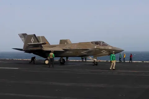 Морська блокада Ірану: США звітують про перші перехоплення суден