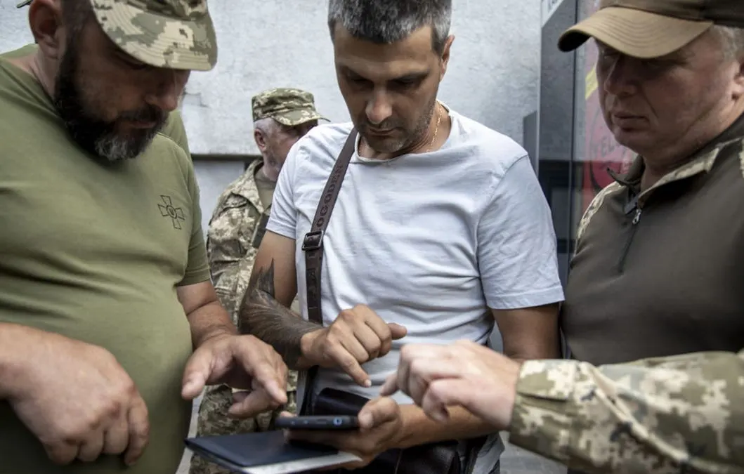 Відмова від ВЛК: коли це законно, а коли загрожує штраф і навіть в'язниця