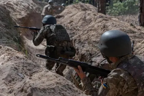 Штурмові полки тимчасово зупиняють поповнення: що відомо