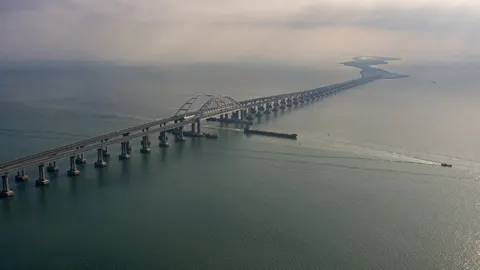Біля Кримського мосту з боку Керчі — затор із 400 авто