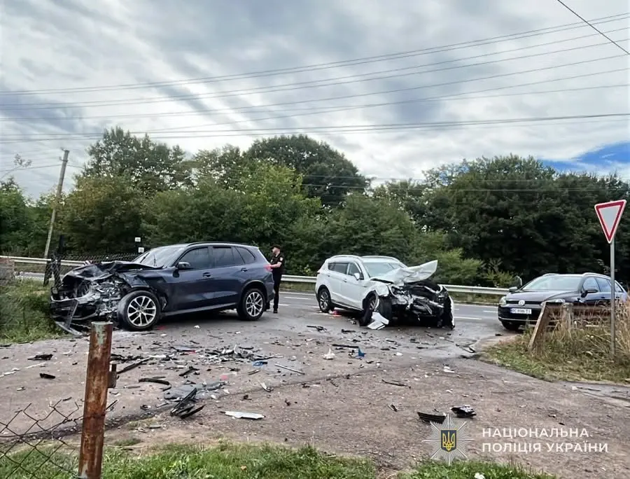 ДТП у Шпильчині: двоє львів’ян у лікарні після зіткнення авто